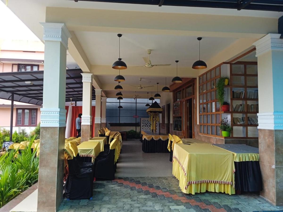 Meghdoot River Resort Коччи Экстерьер фото